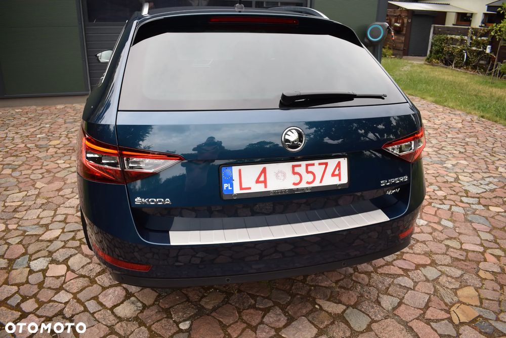 Skoda Superb 2.0 TDI 4x4 DSG Premium Edition - 11
