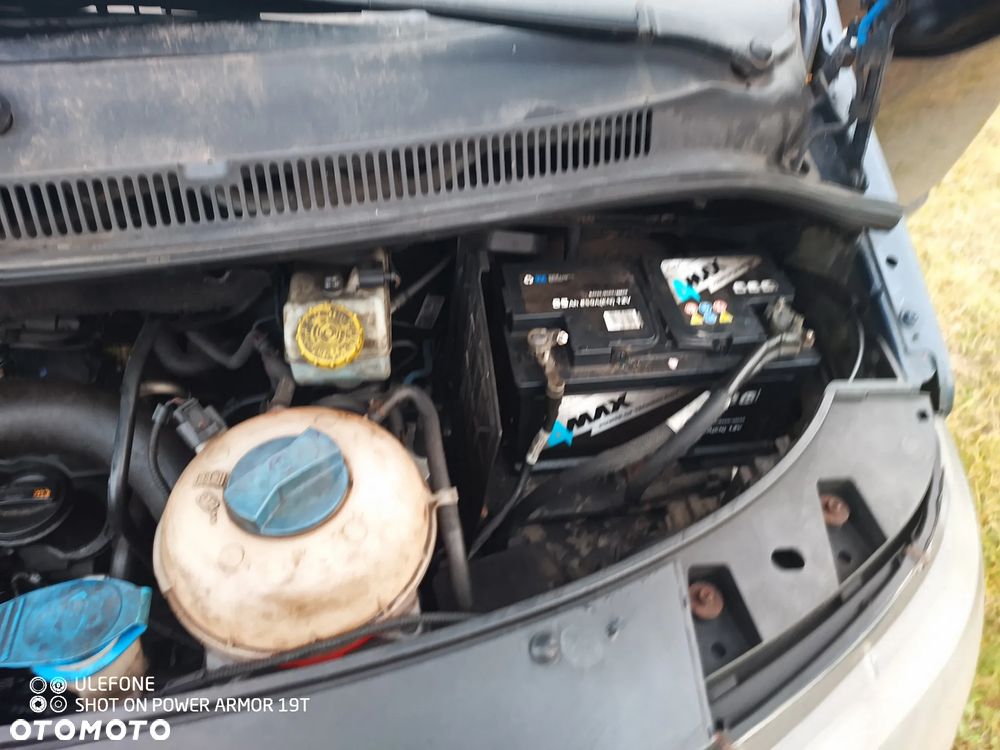 Volkswagen Caravelle - 10