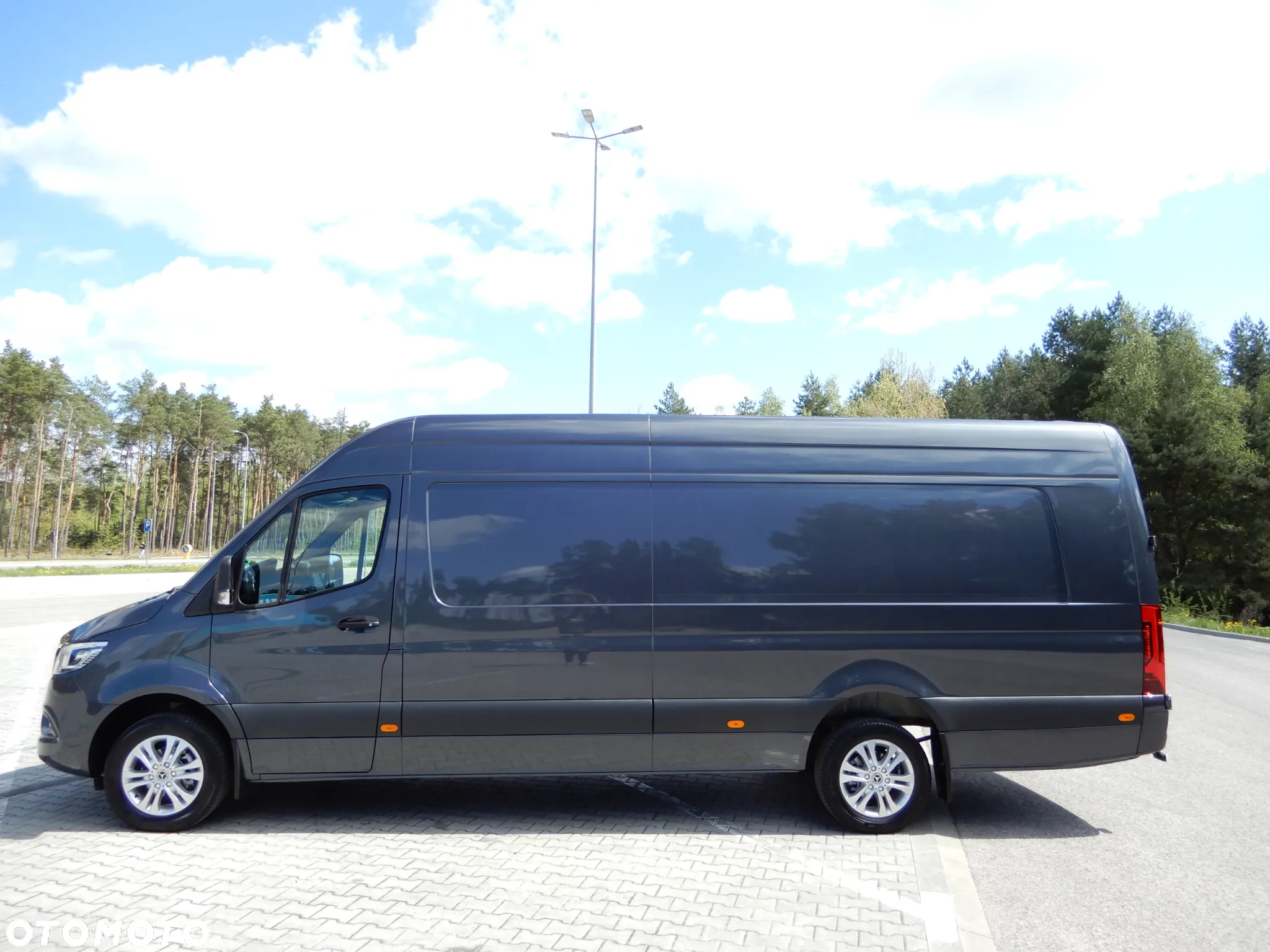 Mercedes-Benz Sprinter 319 CDI V6 3.0 CDI 190 KM 7G-Tronic Plus Ekstra Długi LONG Maxi+ 907 Furgon Blaszak Rozstaw Osi 4325 mm Full Opcja Stan Jak Nowy - 6