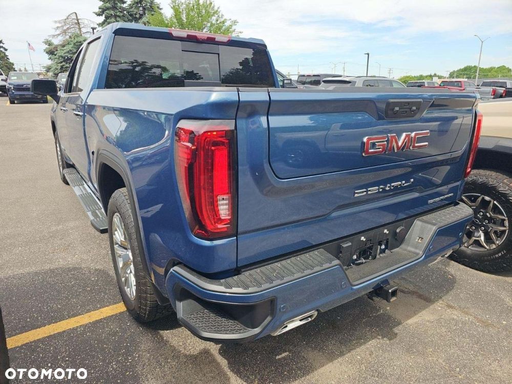 GMC Sierra - 4