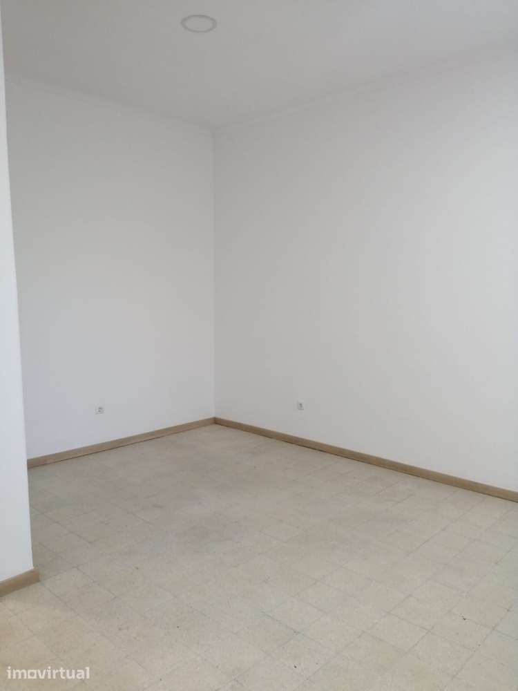 Imóvel comercial para arrendar em Alvalade - Grande imagem: 5/6