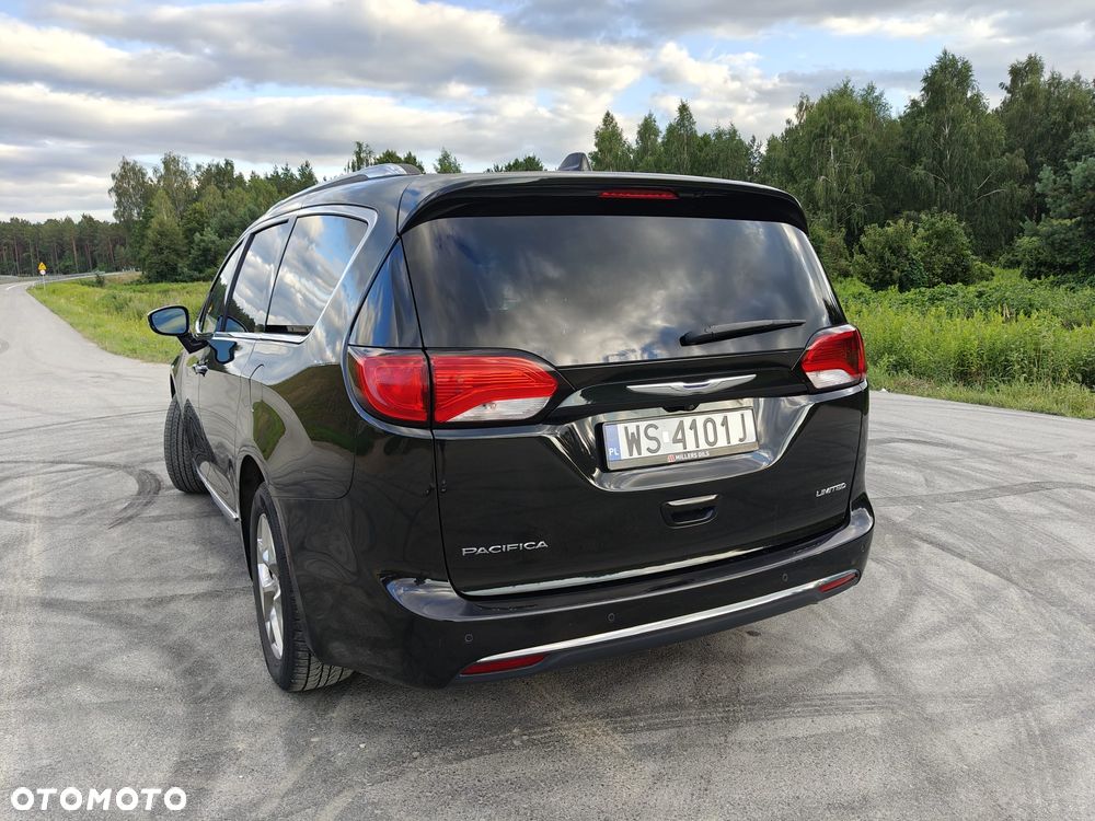 Chrysler Pacifica - 4