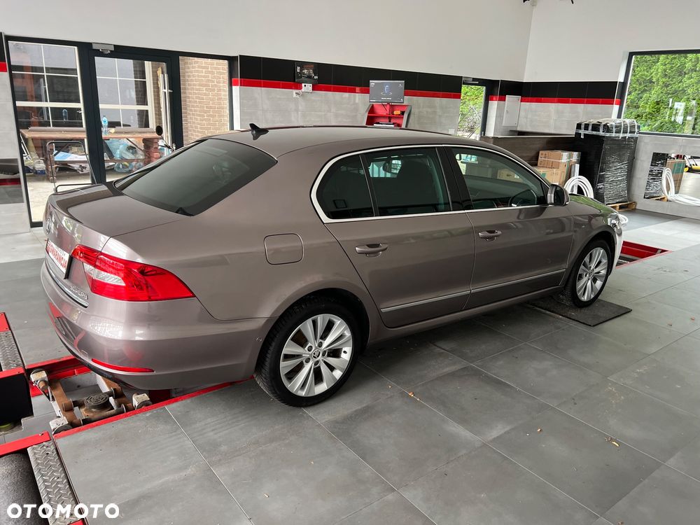 Skoda Superb 1.6 TDI Active Greenline - 10