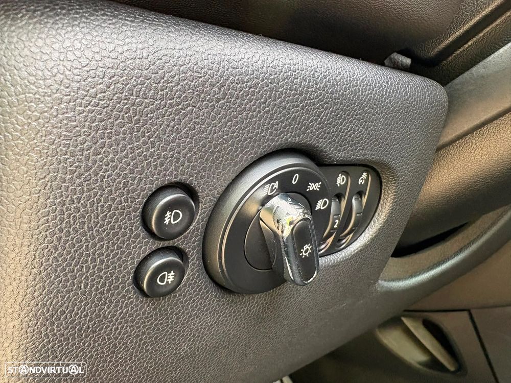 MINI 5 Portas Cooper D Aut. - 23
