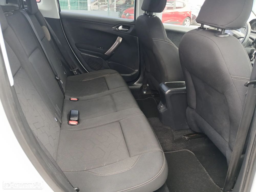 Peugeot 2008 1.2 PureTech Style - 19