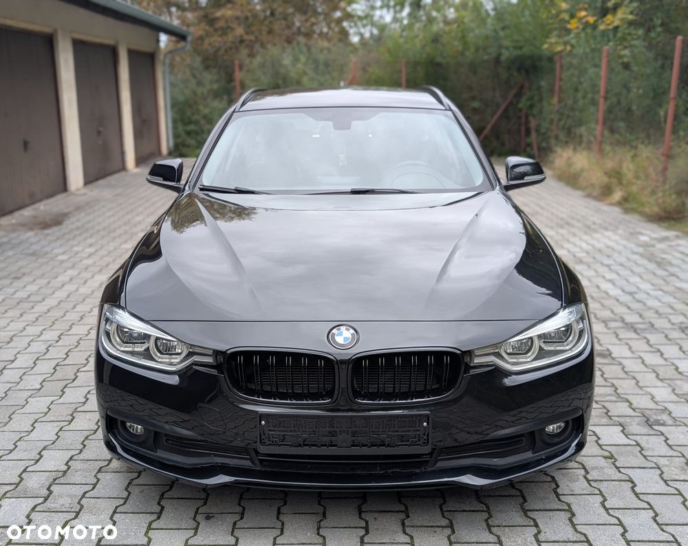 BMW Seria 3 318d Touring - 11