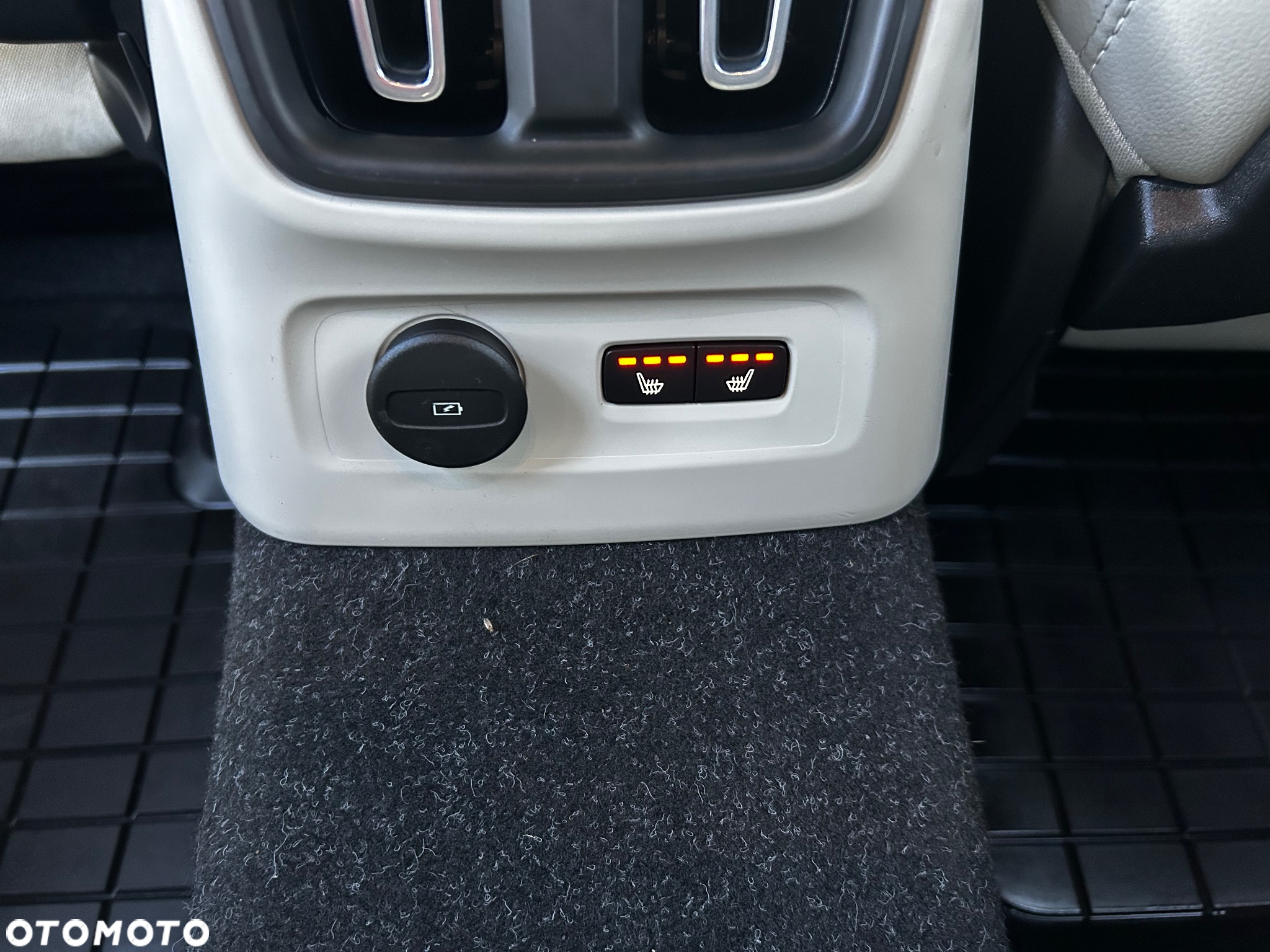 Volvo XC 40 - 24