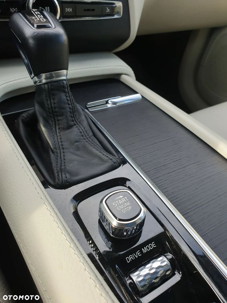 Volvo XC 90 T6 AWD Momentum Pro 7os - 21