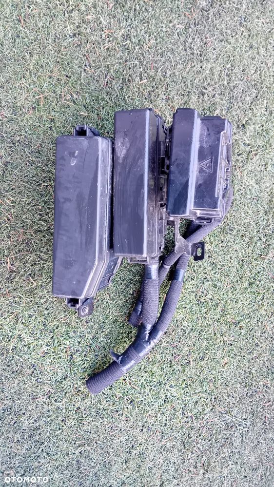 Obudowa puszki bezpieczników komplet Renault Kadjar Qashqai J11 - 2