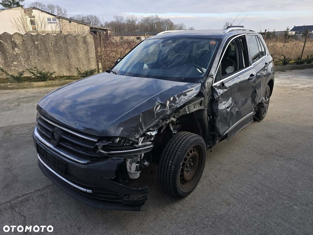 Volkswagen Tiguan - 1