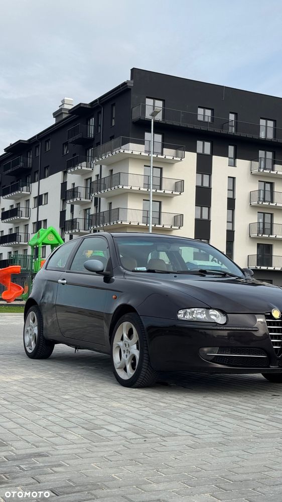 Alfa Romeo 147 2001 photo 5
