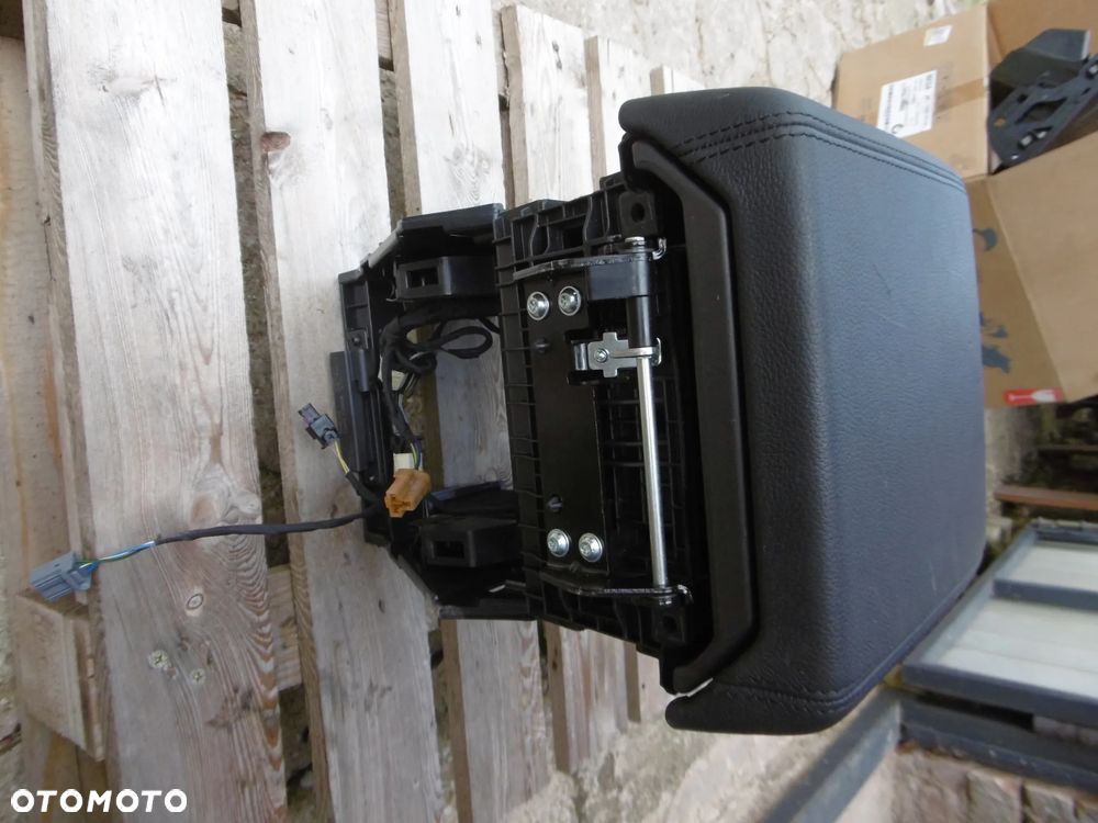 TUNEL SCHOWEK PODŁOKIETNIK DISCOVERY SPORT L550 - 3