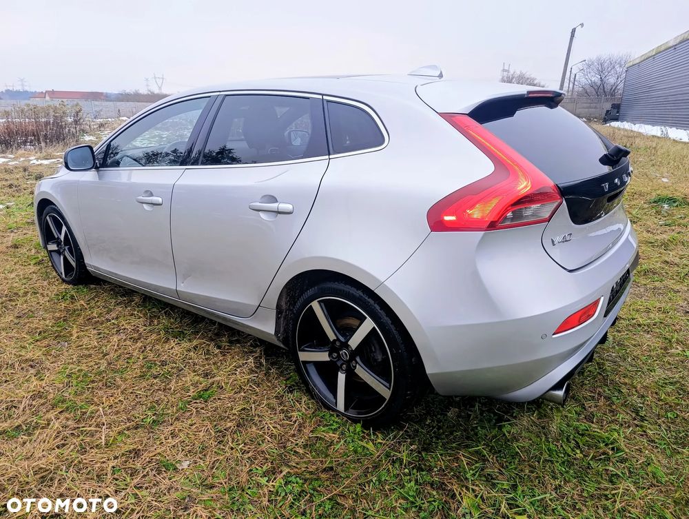 Volvo V40 T3 R Design - 11