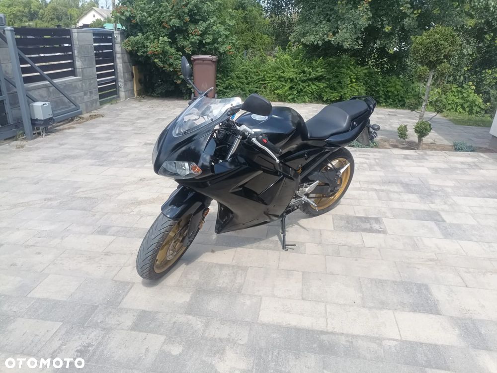Yamaha TZR - 6