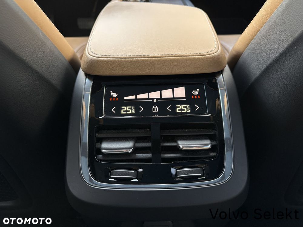 Volvo V90 Cross Country - 23