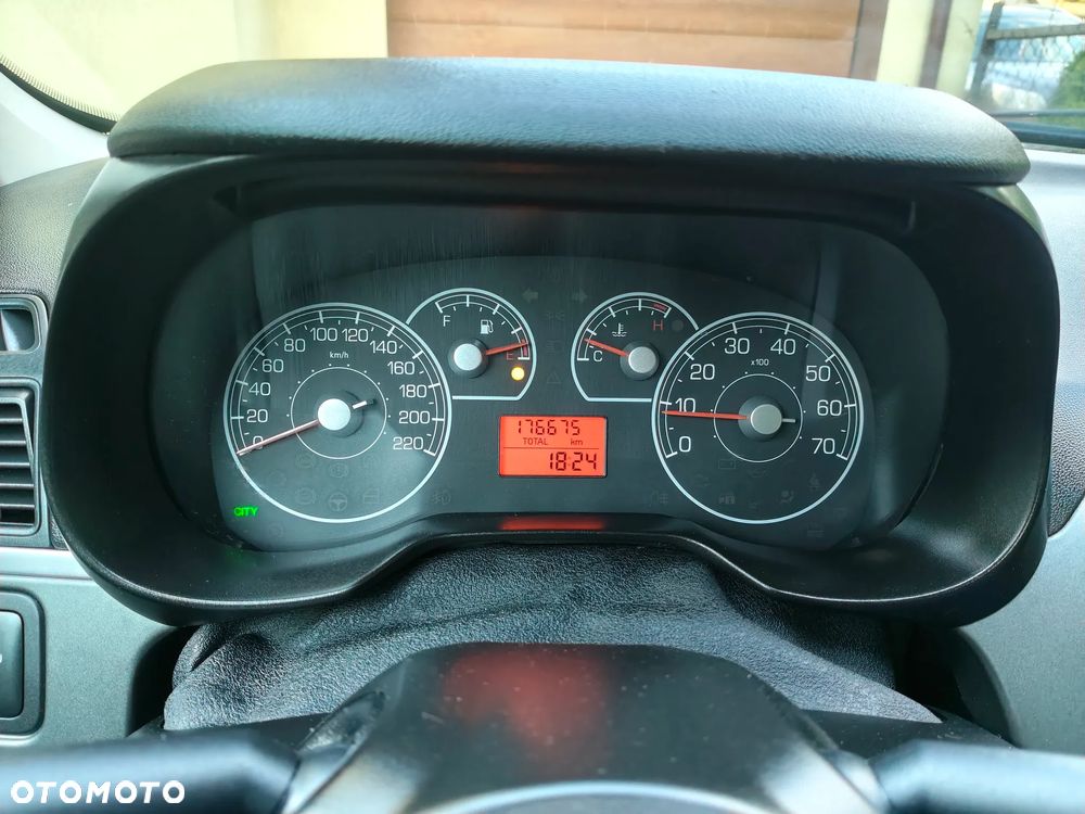 Fiat Grande Punto 1.4 8V Feel - 26