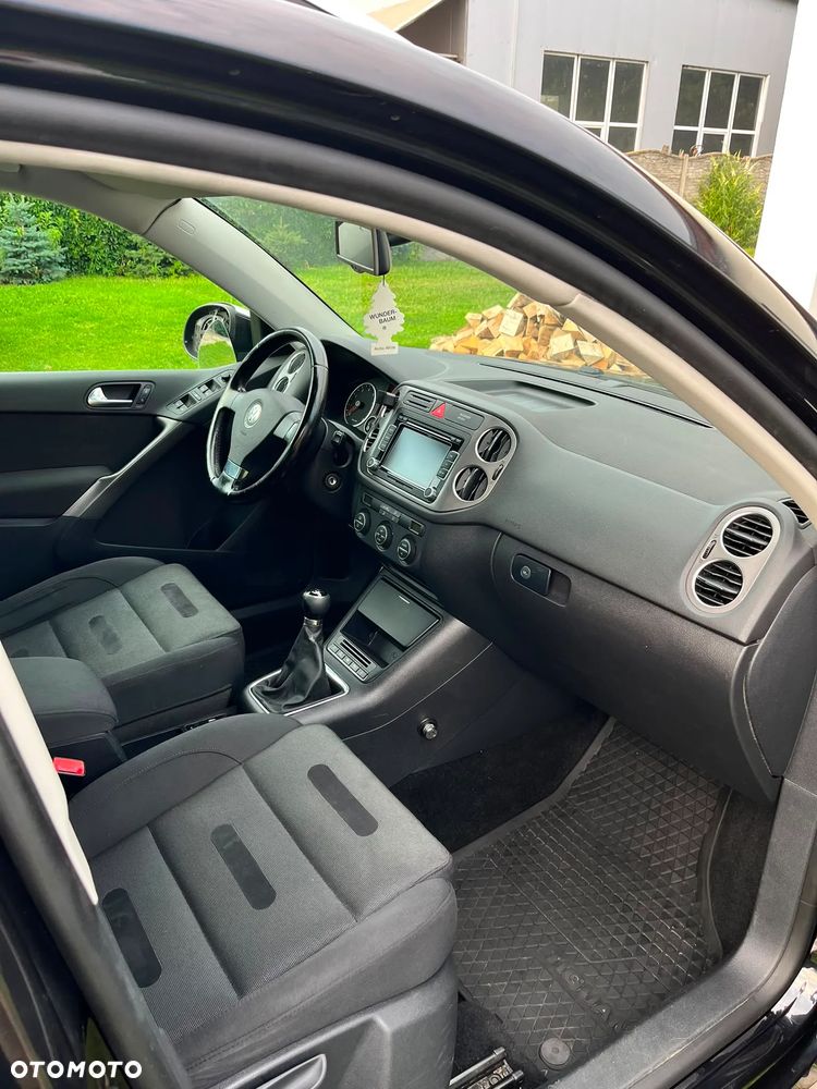 Volkswagen Tiguan - 1