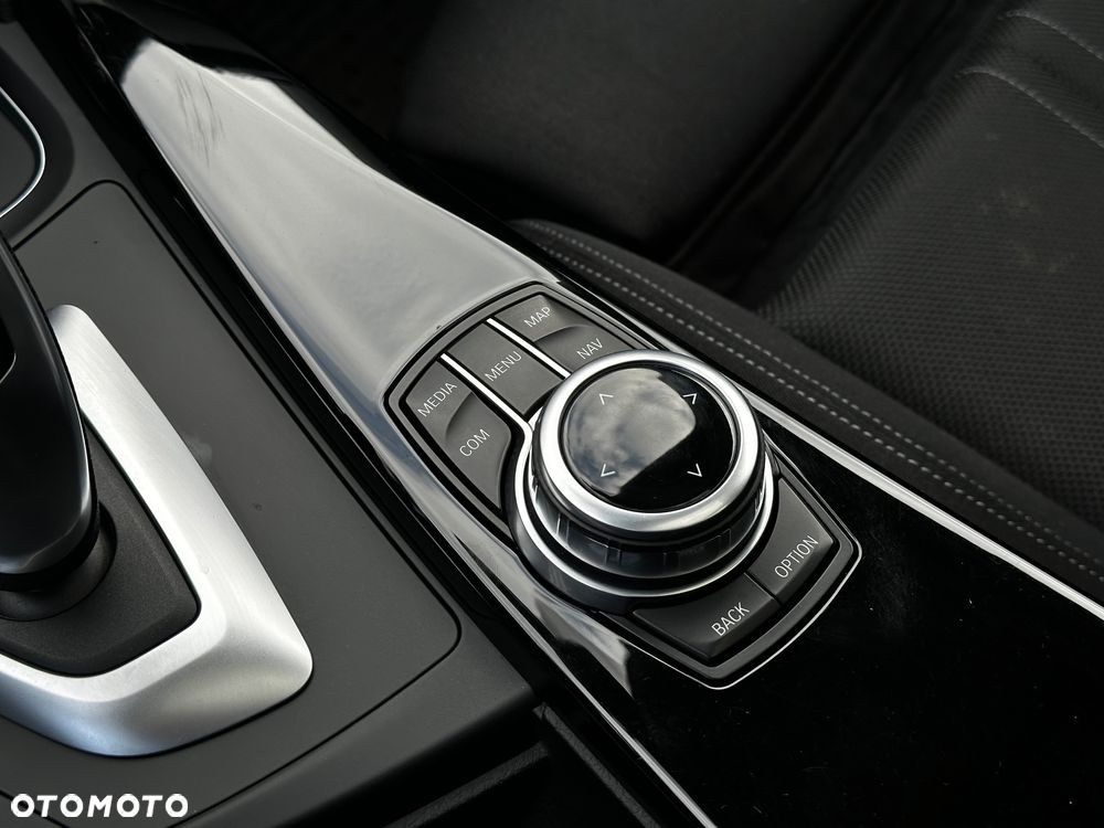 BMW Seria 3 325d Sport Line Shadow sport - 21