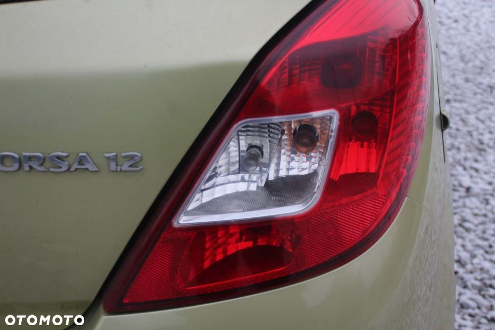 LAMPA TYLNA PRAWA PRAWY TYŁ OPEL CORSA D 5D - 3