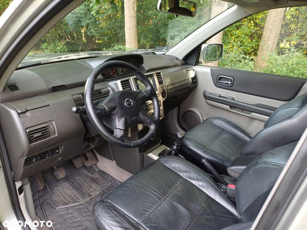 Nissan X-Trail 2.2 dCi 4x4 Elegance - 24