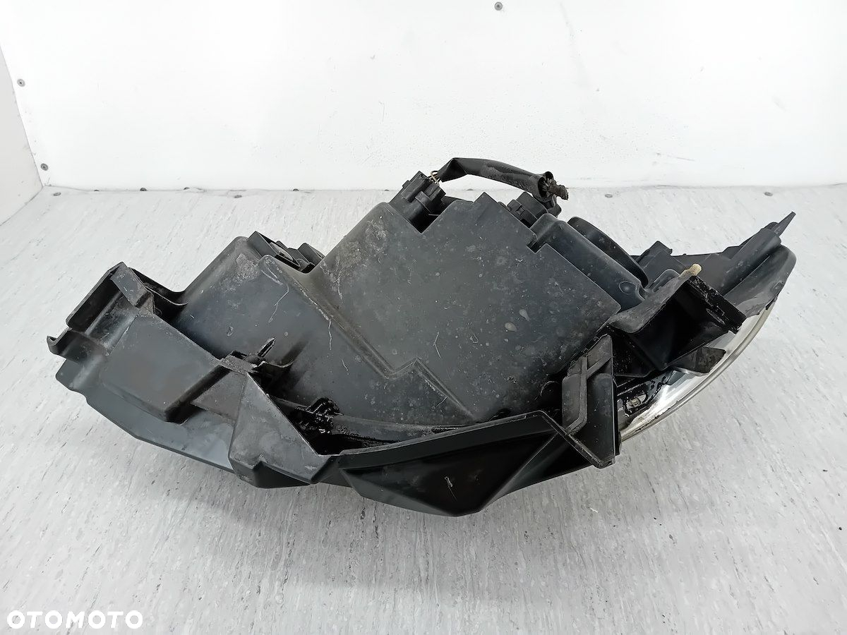 LAMPA PRZÓD PRAWA RENAULT CLIO III 8200459823 89900158 - 3