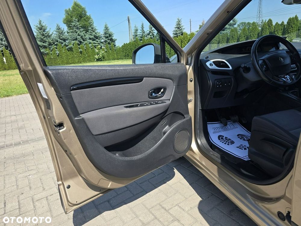 Renault Grand Scenic - 17