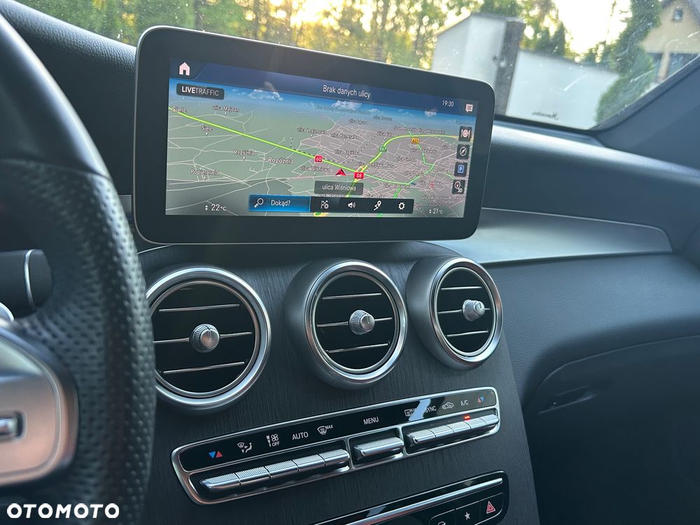 Mercedes-Benz GLC 300 4Matic 9G-TRONIC AMG Line Plus - 22