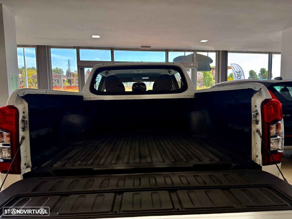 Mitsubishi L200 2.3 DI-D CD Invite Strakar Look 4WD - 9