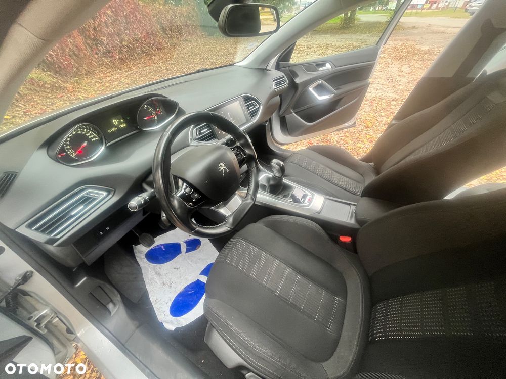 Peugeot 308 1.2 PureTech Allure S&S - 10