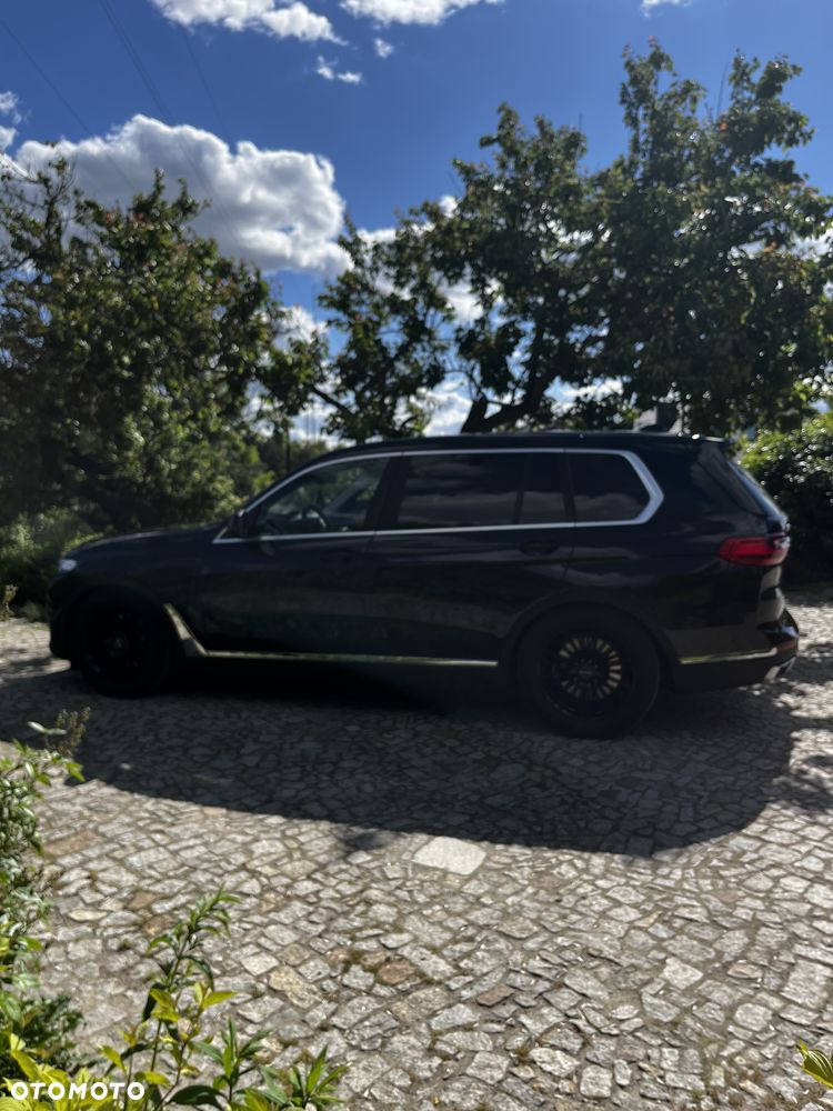 BMW X7 - 7