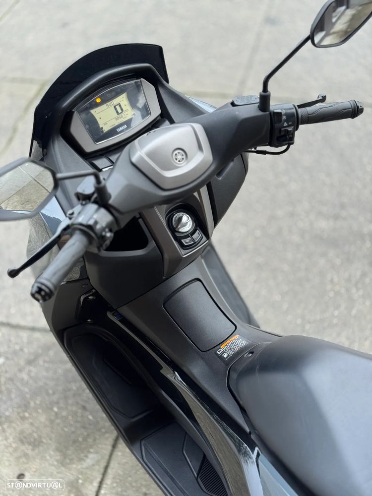 Yamaha NMAX - 9