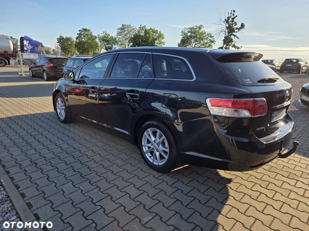 Toyota Avensis 2.0 D-4D Executive - 18