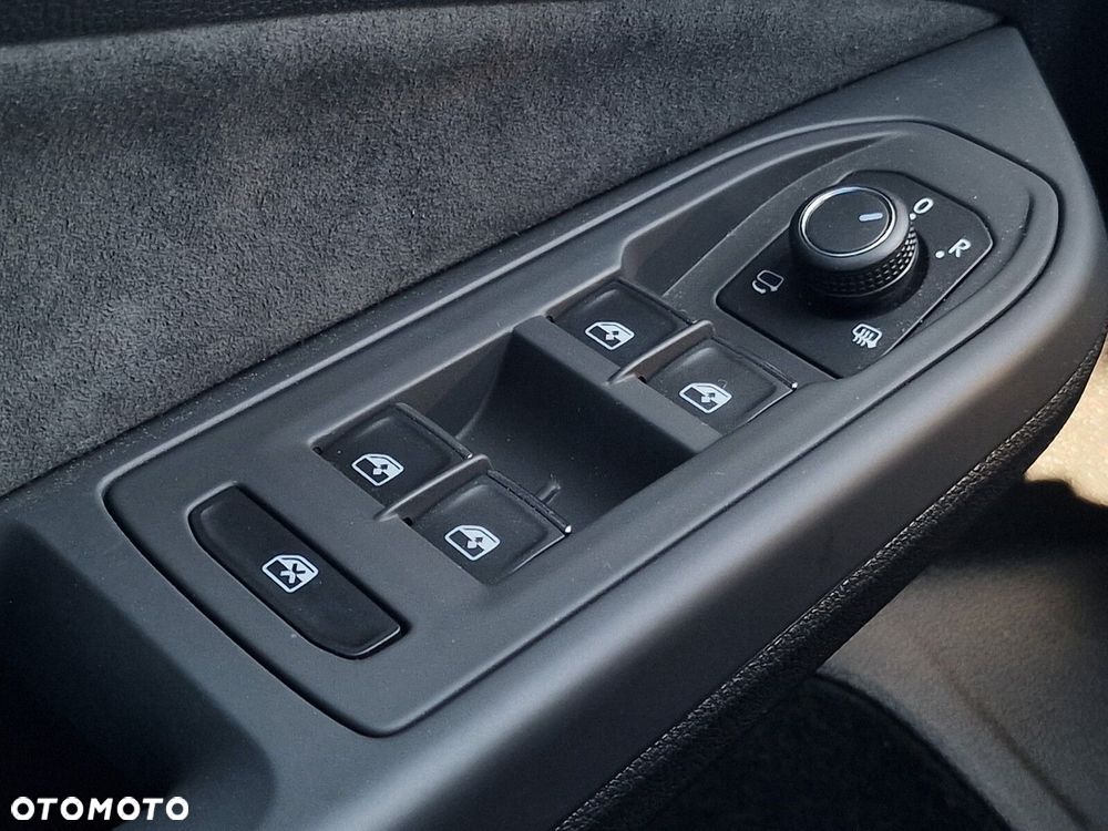 Volkswagen Golf - 22