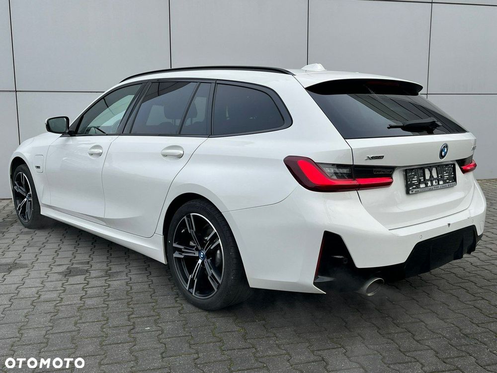 BMW Seria 3 330e PHEV xDrive M Sport - 10