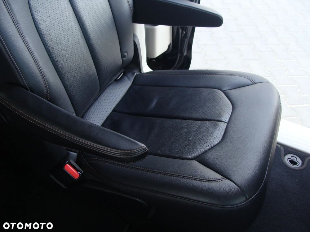Chrysler Pacifica - 16