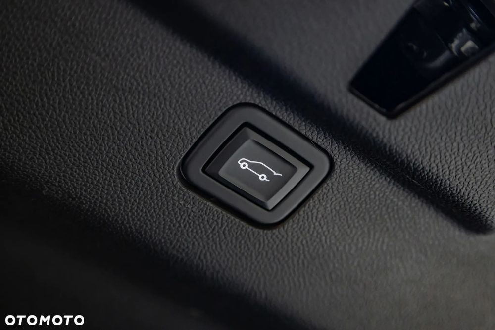 Chevrolet Suburban - 34