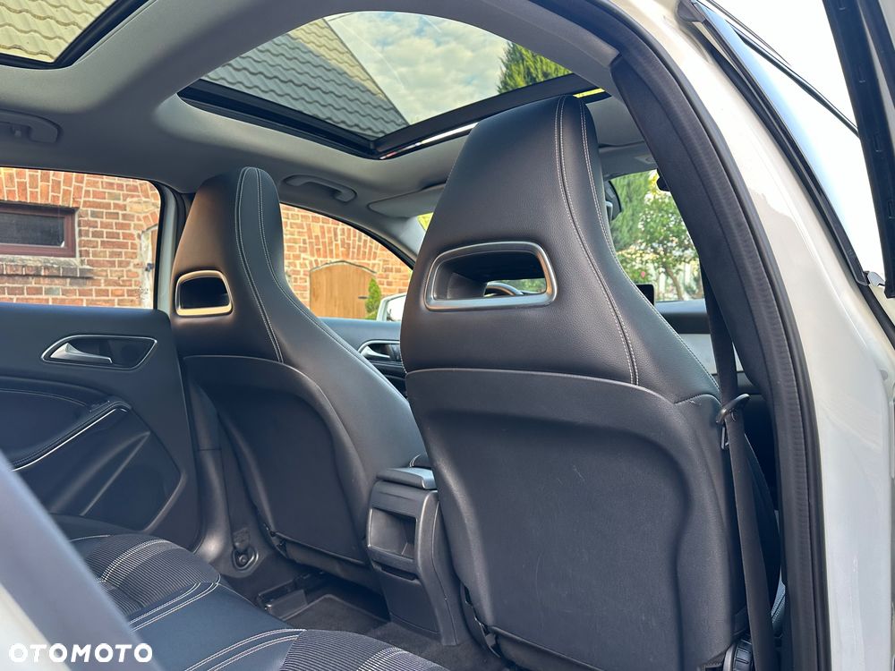 Mercedes-Benz GLA - 21