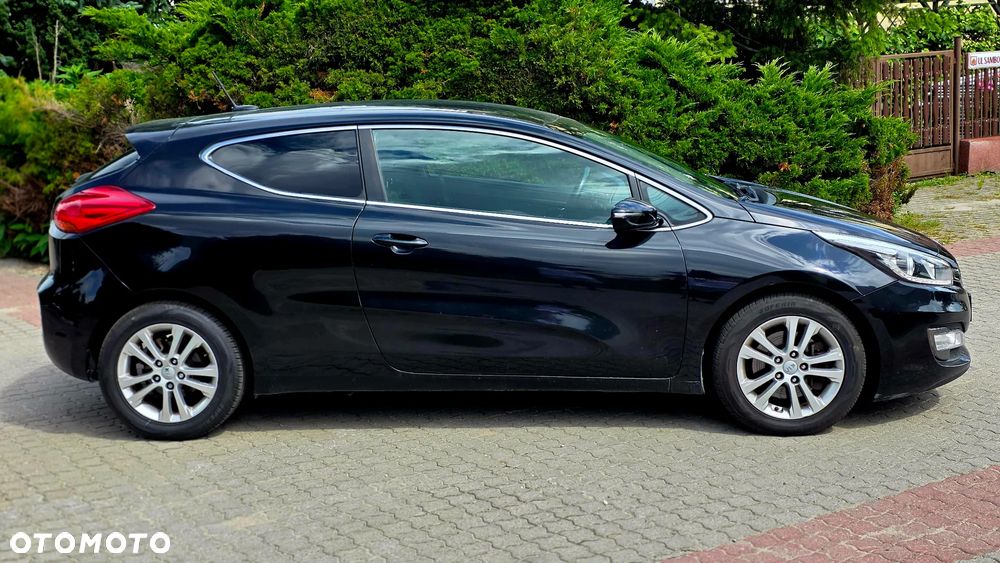 Kia Ceed 1.6 CRDi 115 Dream-Team Edition - 13