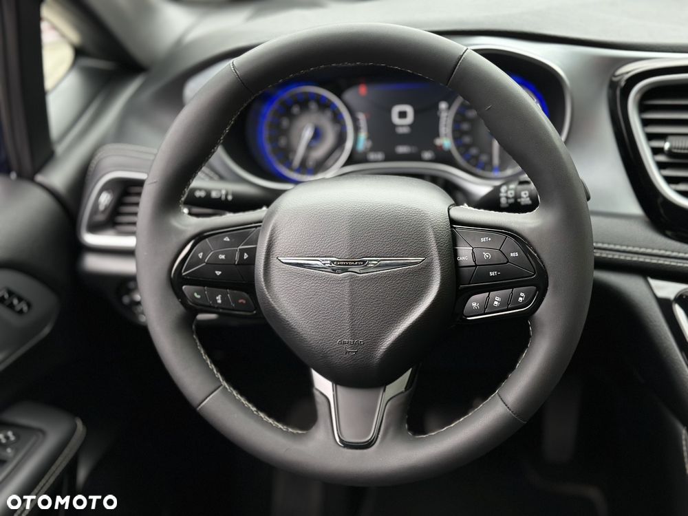 Chrysler Pacifica - 12