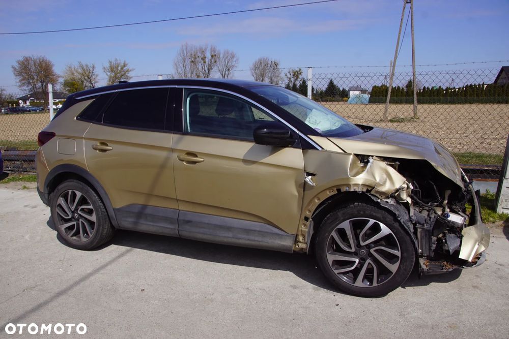 Auto na części - Opel Grandland X I 1.2 Turbo 130 KM B12XHT 20GE35 G80 2018R Silnik Skrzynia Drzwi Błotnik Klapa Zderzak Lampa Lusterko Klamka Szyba Panorama Deska Kokpit Sterownik Moduł Czujnik Licznik Wyświetlacz Panel Kierownica - 2