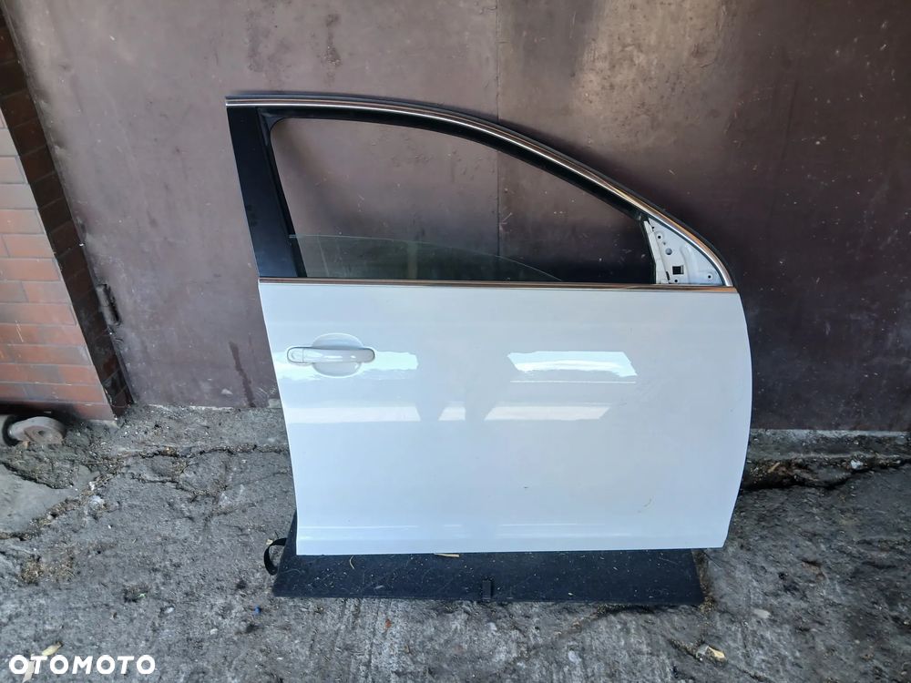 VW GOLF 5,6 KOMBI.DRZWI PRAWE PRZEDNIE KOMPLETNE LB9A - 1