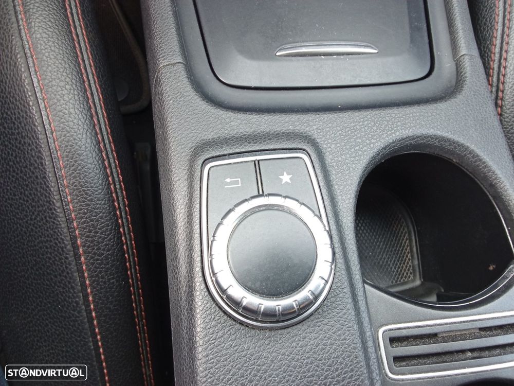 Mercedes-Benz CLA 220 Shooting Brake (CDI) d 4Matic 7G-DCT AMG Line - 19