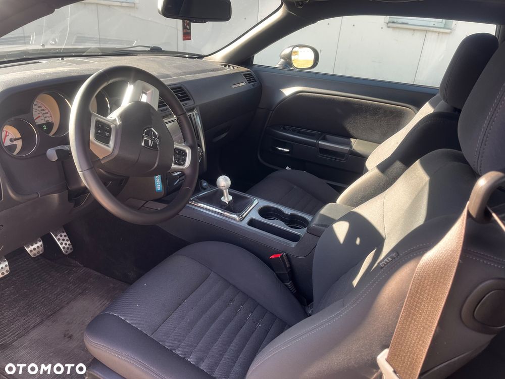 Dodge Challenger - 12