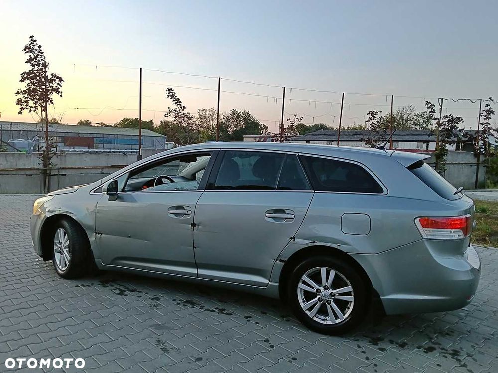 Toyota Avensis - 4