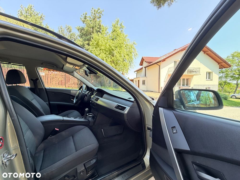 BMW Seria 5 525i - 23