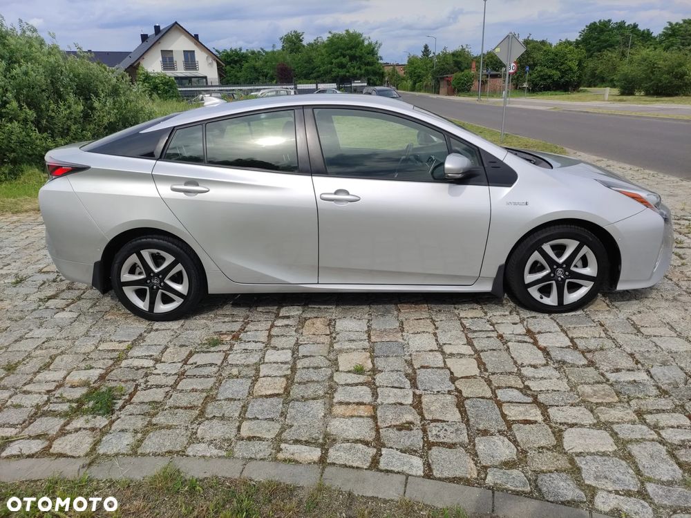 Toyota Prius Hybrid Executive - 2