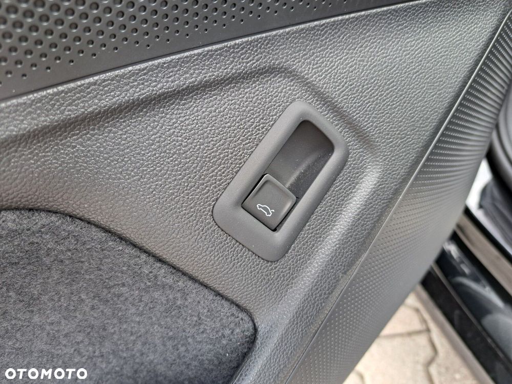 Skoda Superb 1.5 TSI mHEV Selection DSG - 12