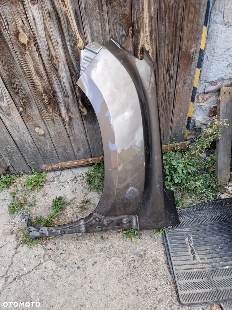 Błotnik  lewy  przód  Dacia duster  II - 3