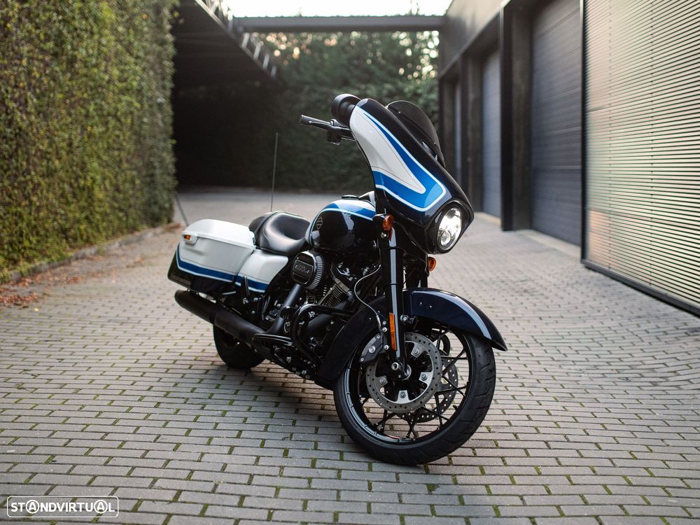 Harley-Davidson FLHXS STREET GLIDE® SPECIAL ARCTIC BLAST™ - 1