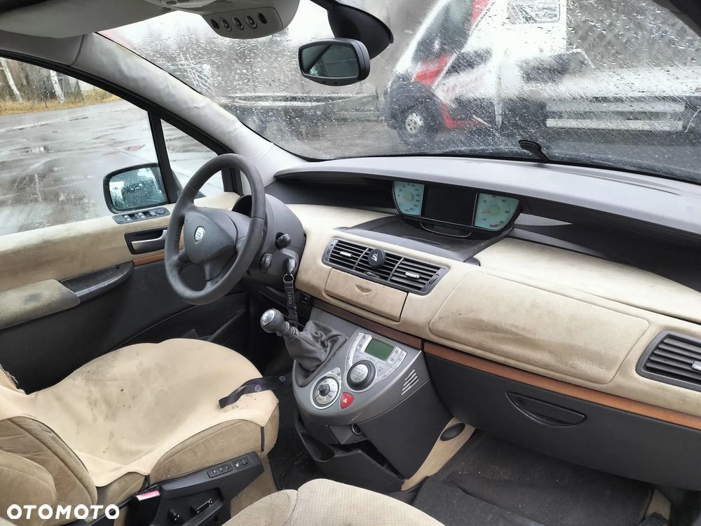 ZDERZAK TYŁ TYLNY POD CZUJNIKI PARKOWANIA LANCIA PHEDRA 02-10r KOD LAK. KMPD - 16